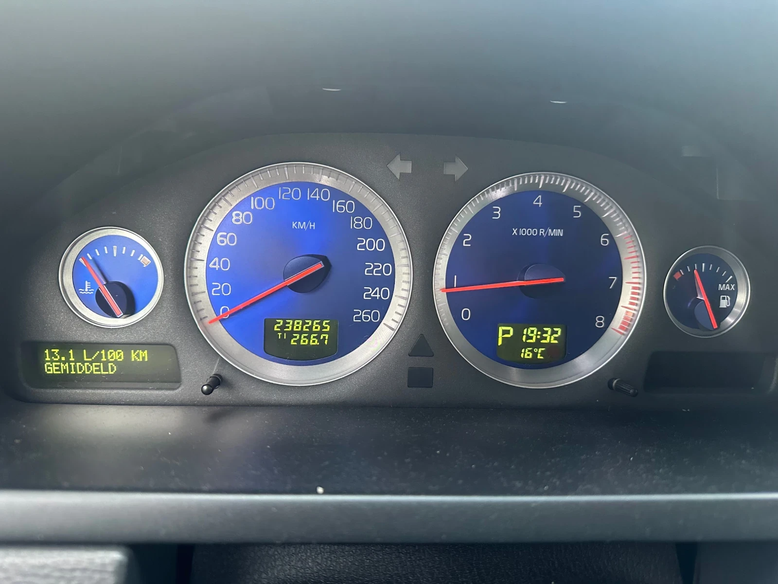Volvo Xc90 V8 SPORT, снимка 10 - Автомобили и джипове - 54415115
