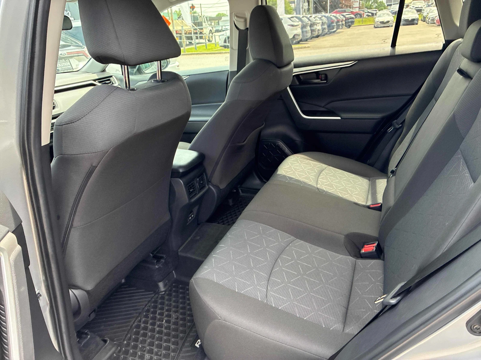 Toyota Rav4 LE * CARFAX * АВТО КРЕДИТ * , снимка 9 - Автомобили и джипове - 54875662