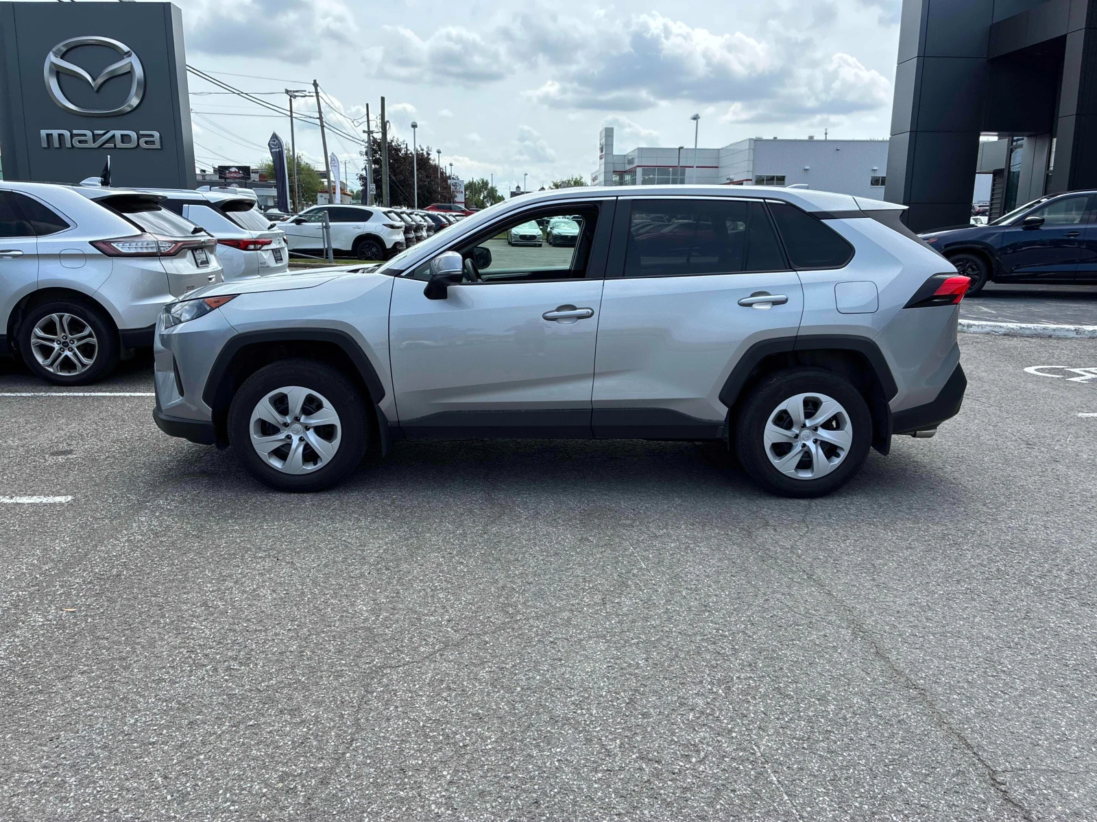Toyota Rav4 LE * CARFAX * АВТО КРЕДИТ * , снимка 3 - Автомобили и джипове - 54875662