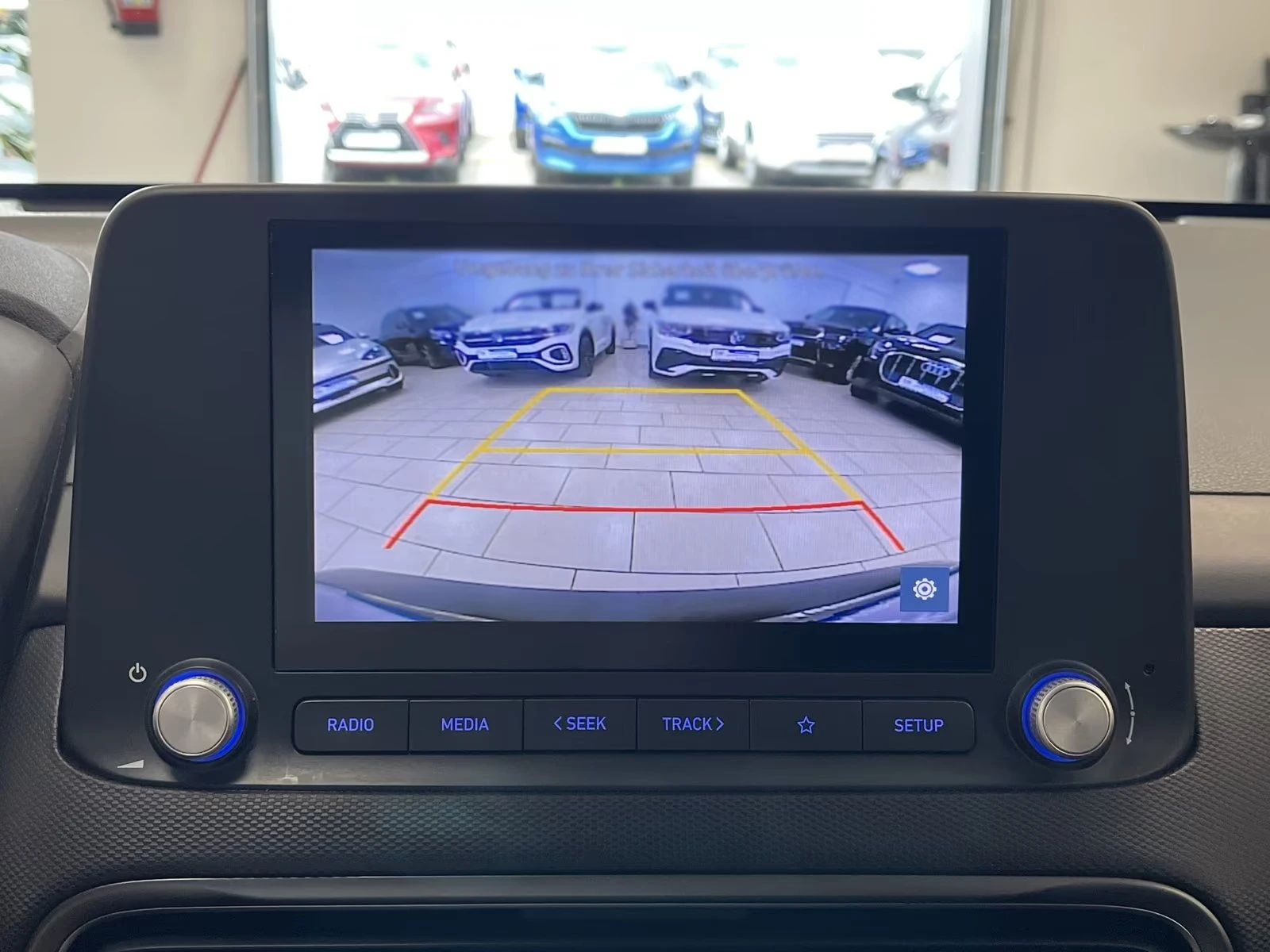 Hyundai Kona CAM/HEAD-UP/64KWH/ТЕРМОПОМПА/CARPLAY/ПОДГРЕВ/NAVI, снимка 15 - Автомобили и джипове - 54911635