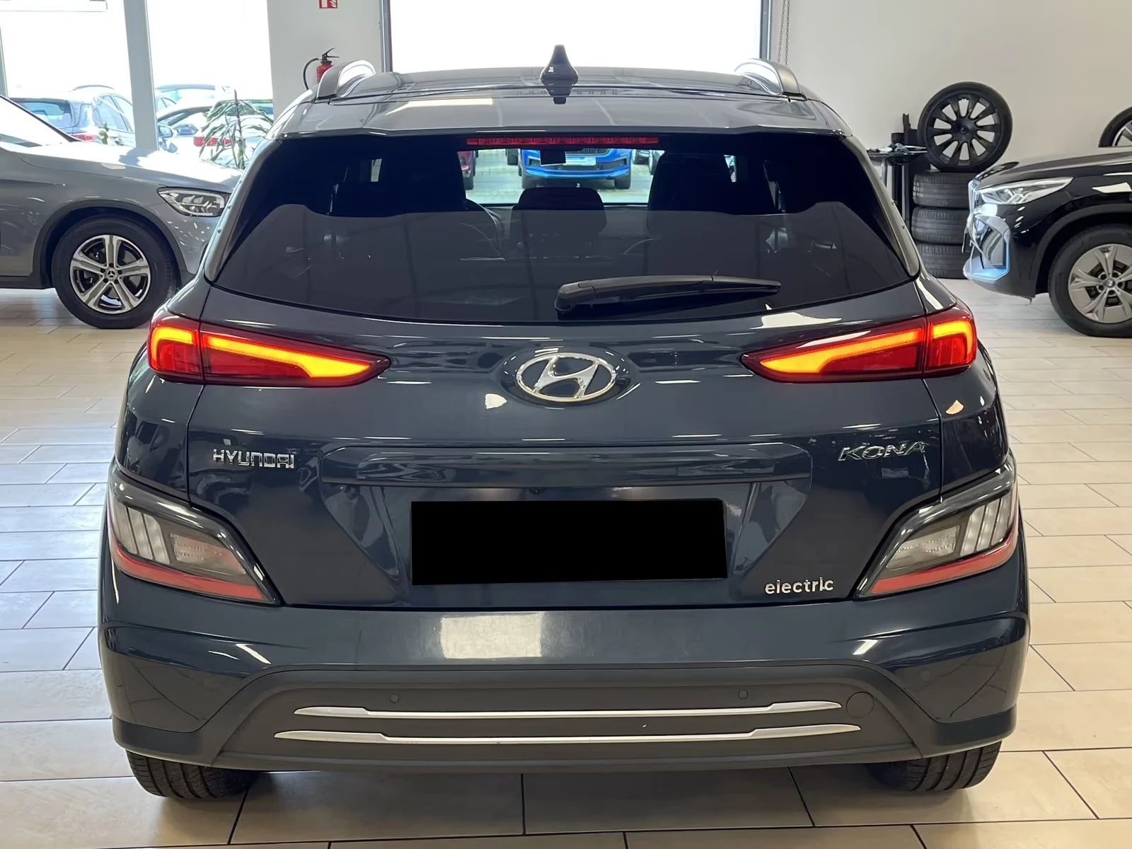 Hyundai Kona CAM/HEAD-UP/64KWH/ТЕРМОПОМПА/CARPLAY/ПОДГРЕВ/NAVI, снимка 3 - Автомобили и джипове - 54911635