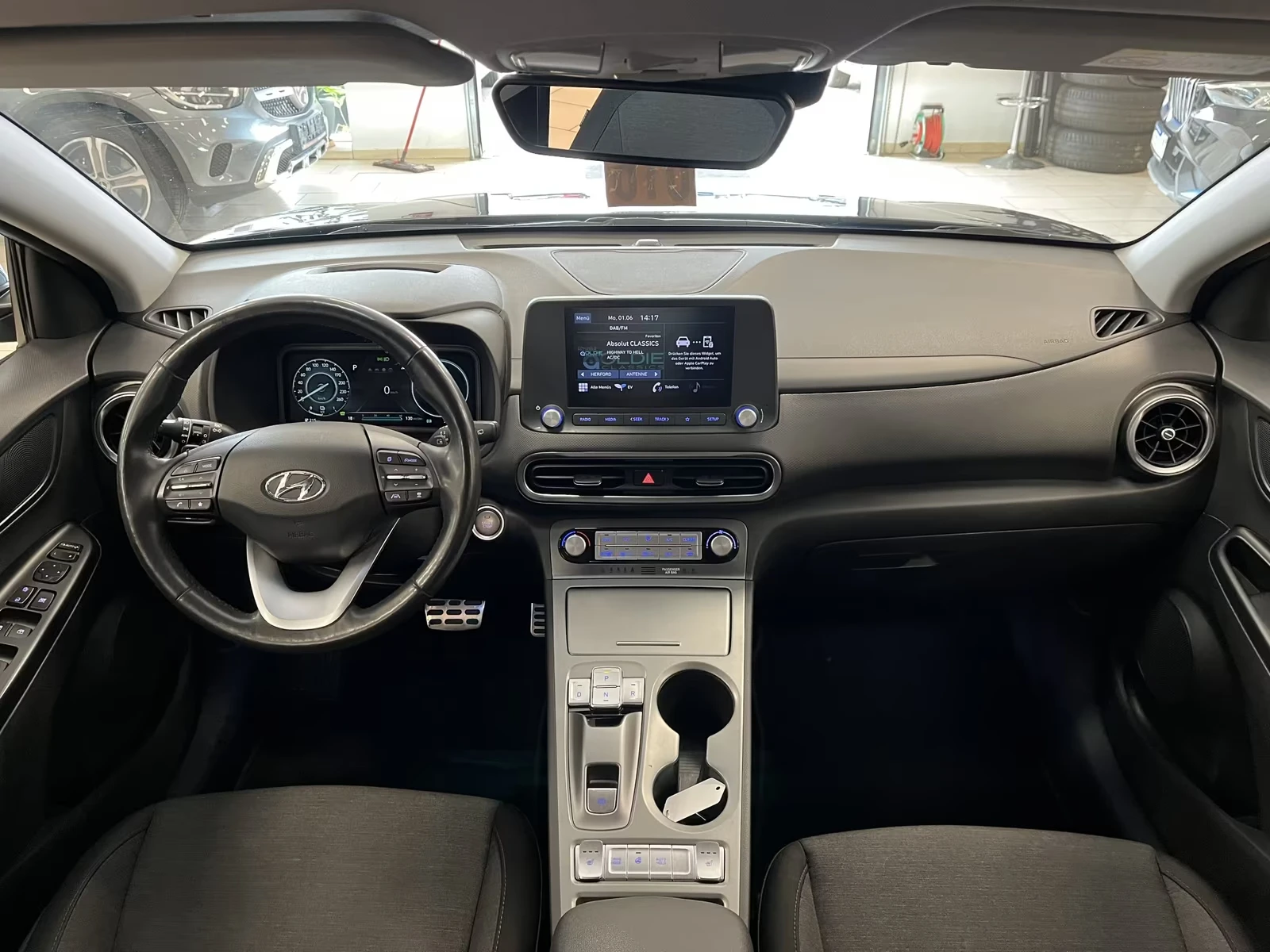 Hyundai Kona CAM/HEAD-UP/64KWH/ТЕРМОПОМПА/CARPLAY/ПОДГРЕВ/NAVI, снимка 11 - Автомобили и джипове - 54911635