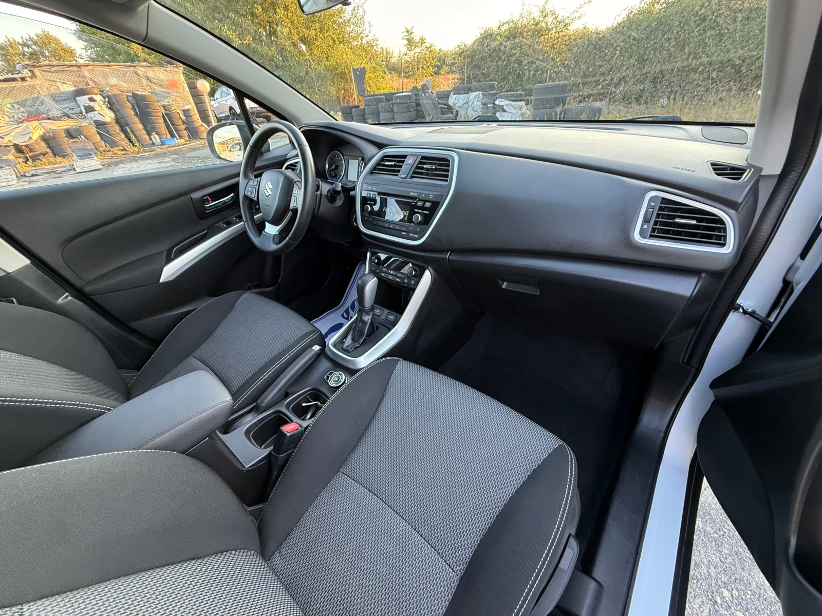 Suzuki SX4 S-Cross 1.6 4х4 AUT. PIZ SULAI ШВЕЙЦАРИЯ, снимка 8 - Автомобили и джипове - 56078008