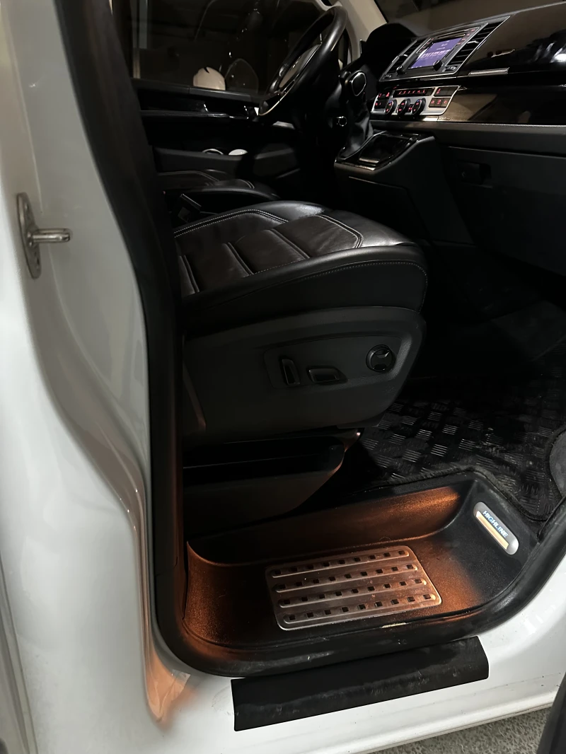 VW Multivan, снимка 16 - Бусове и автобуси - 53041860