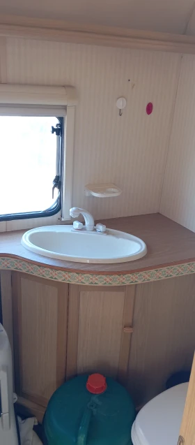 Каравана Euro Liner Стерлинг Европа 500Л, снимка 11 - Каравани и кемпери - 53668324