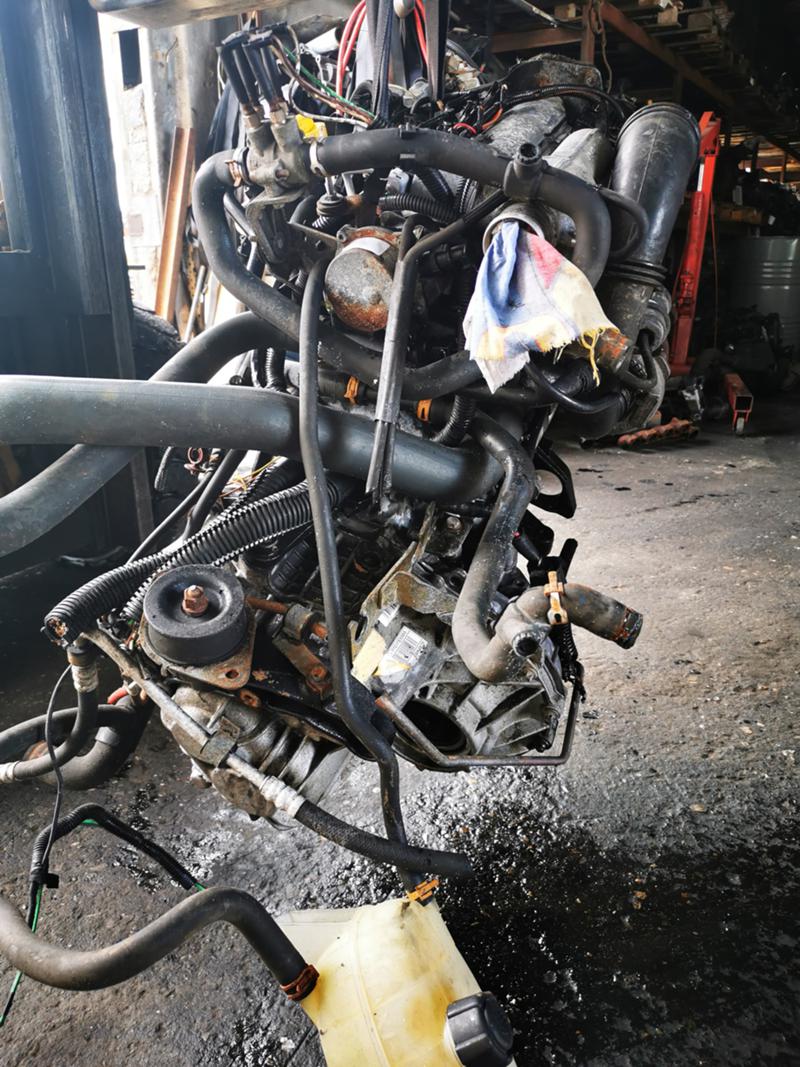 Двигател за Opel Vivaro, снимка 4 - Части - 27207676