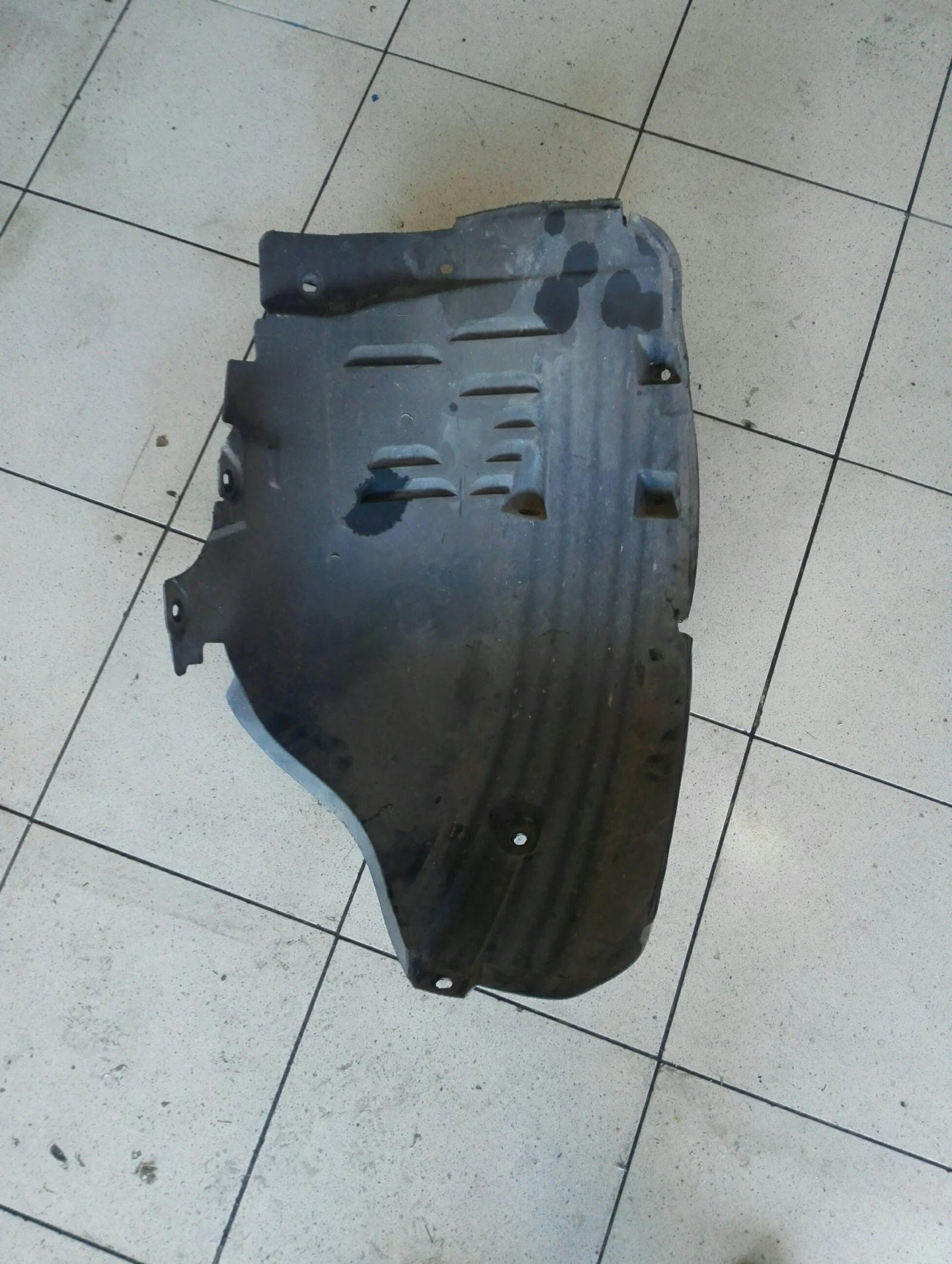 Подкалник преден ляв (предна част) Мерцедес Е280 W211