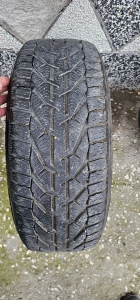 Гуми с джанти Bridgestone 205/55R17, снимка 5 - Гуми и джанти - 49242556