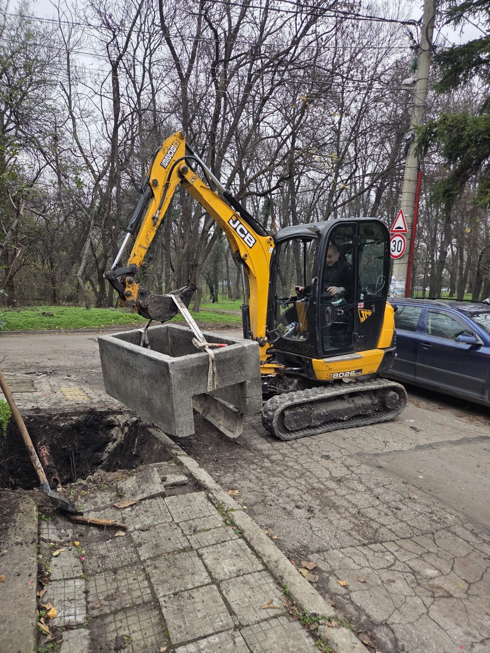 ������ � ���� ����� JCB 2.7 ���� �� ����� � ����� ������ | Mobile.bg � ����������� 7