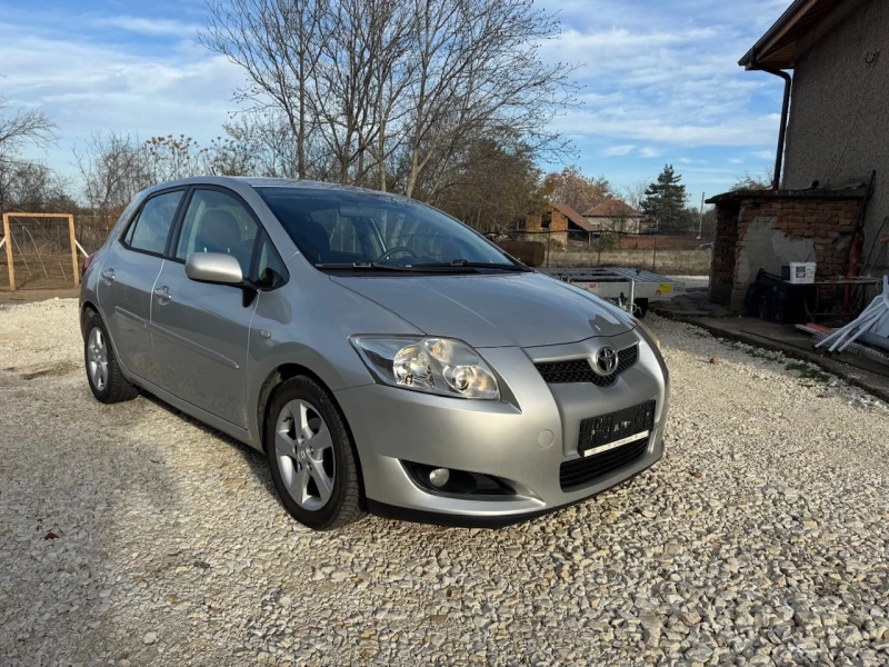 Toyota Auris 1.6i Климатроник, снимка 7 - Автомобили и джипове - 48042413