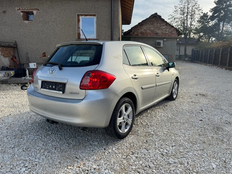 Toyota Auris 1.6i Климатроник, снимка 5 - Автомобили и джипове - 48042413