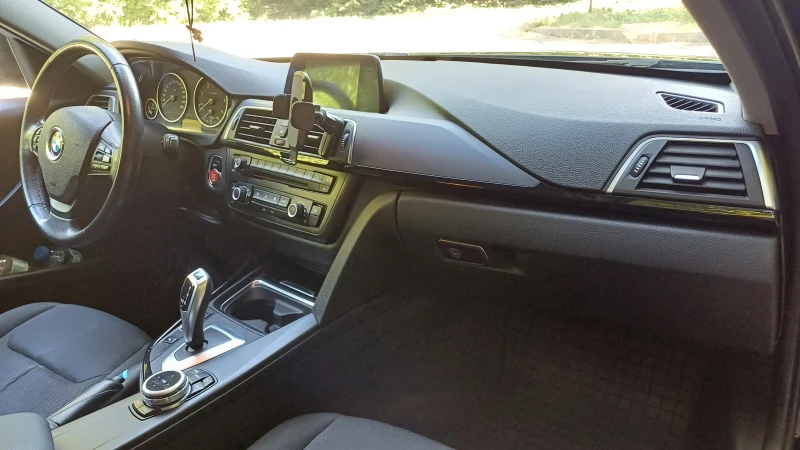 BMW 320, снимка 9 - Автомобили и джипове - 52320608