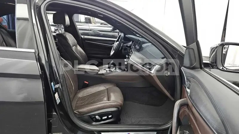 BMW 530 M SPORT/ФИКСИРАНА ЦЕНА ДО БЪЛГАРИЯ, снимка 9 - Автомобили и джипове - 54997432