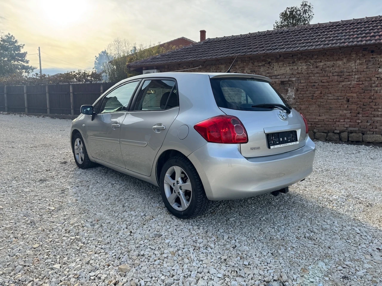 Toyota Auris 1.6i Климатроник - изображение 3