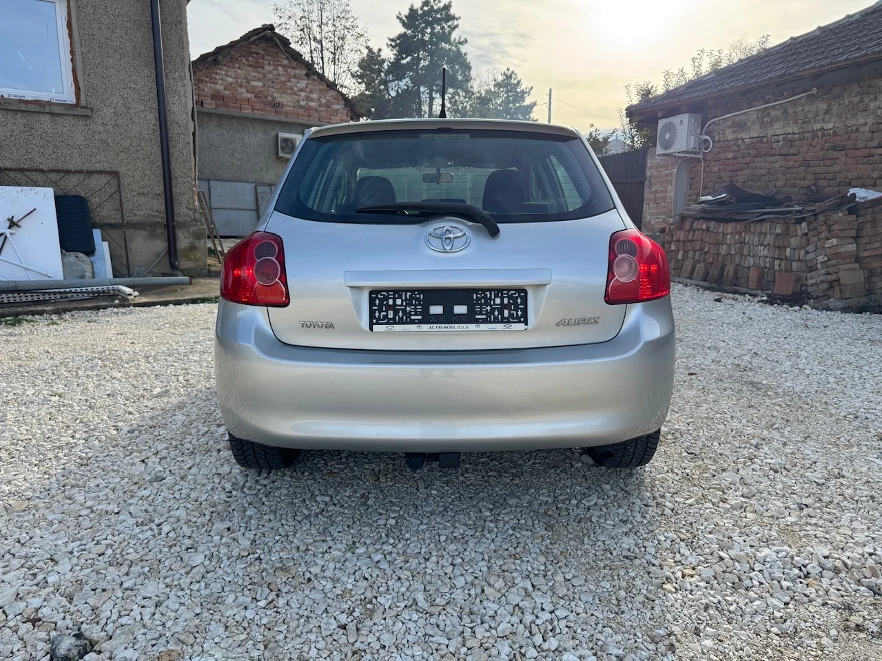 Toyota Auris 1.6i Климатроник - изображение 4