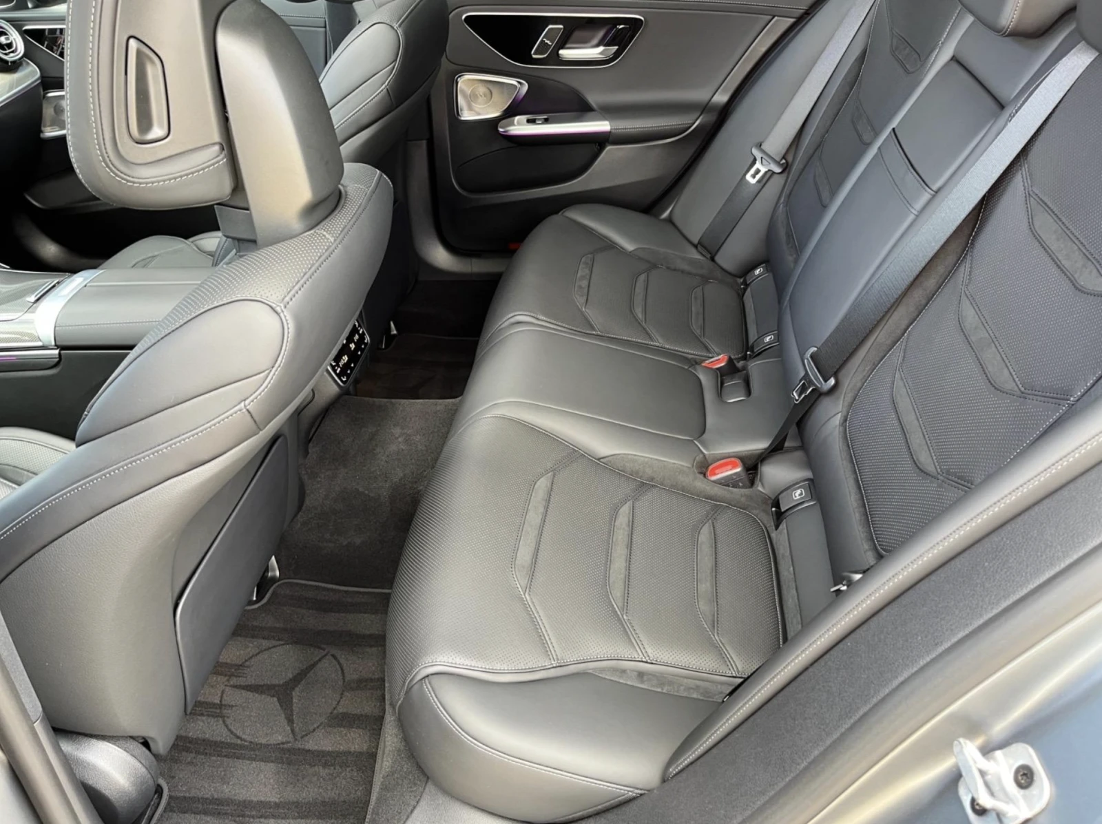 Mercedes-Benz C 43 AMG 4Matic+ Designo/Панорама/3D Burmester/360 - изображение 7