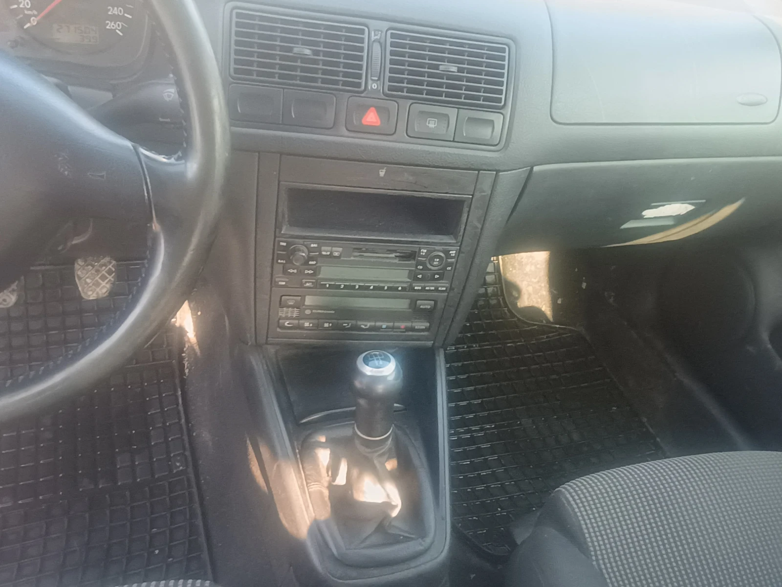 VW Golf 4, снимка 14 - Автомобили и джипове - 53752074