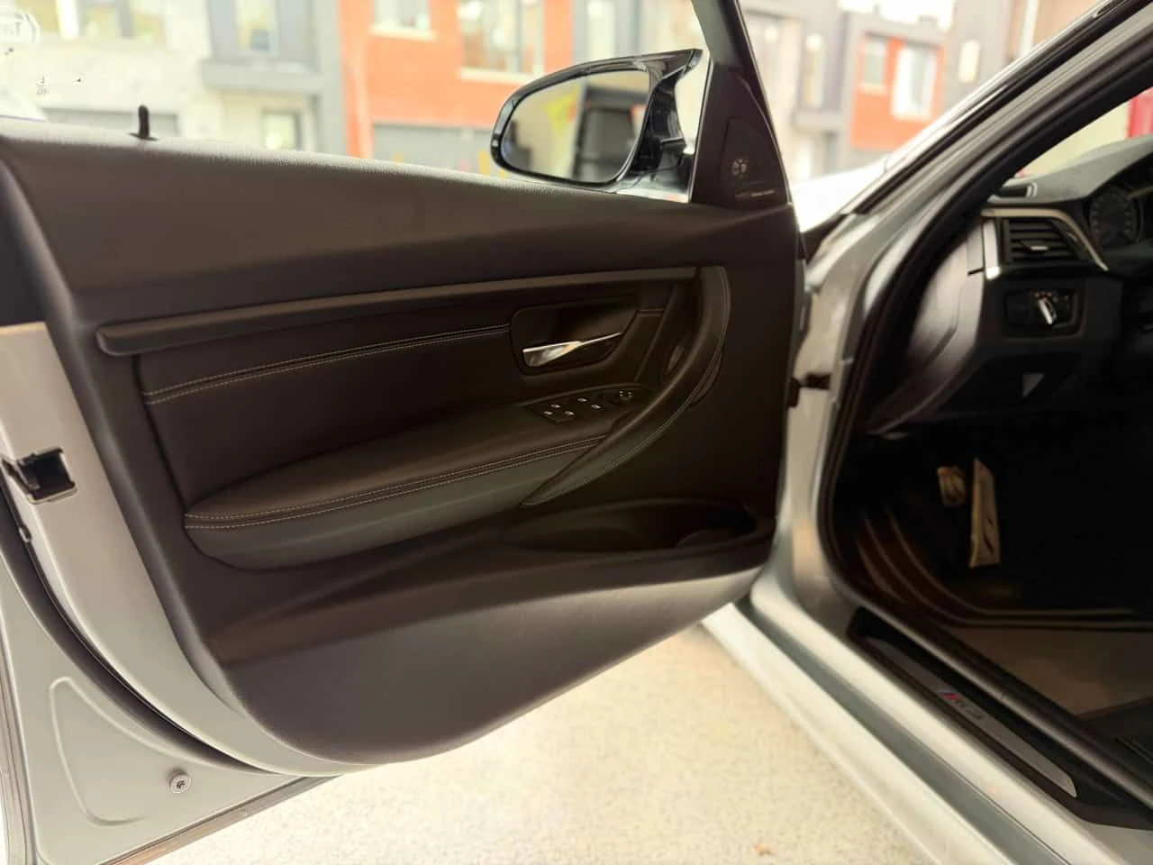 BMW M3 * 4dr Sdn* 2 КЛЮЧА* ПОДГРЕВ* PANO* KEYLESS* , снимка 17 - Автомобили и джипове - 54067061