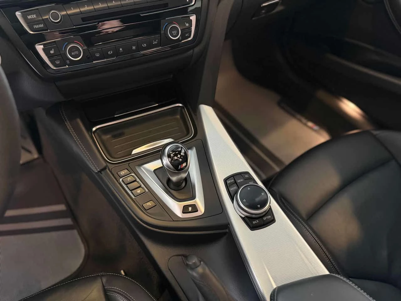 BMW M3 * 4dr Sdn* 2 КЛЮЧА* ПОДГРЕВ* PANO* KEYLESS* , снимка 9 - Автомобили и джипове - 54067061