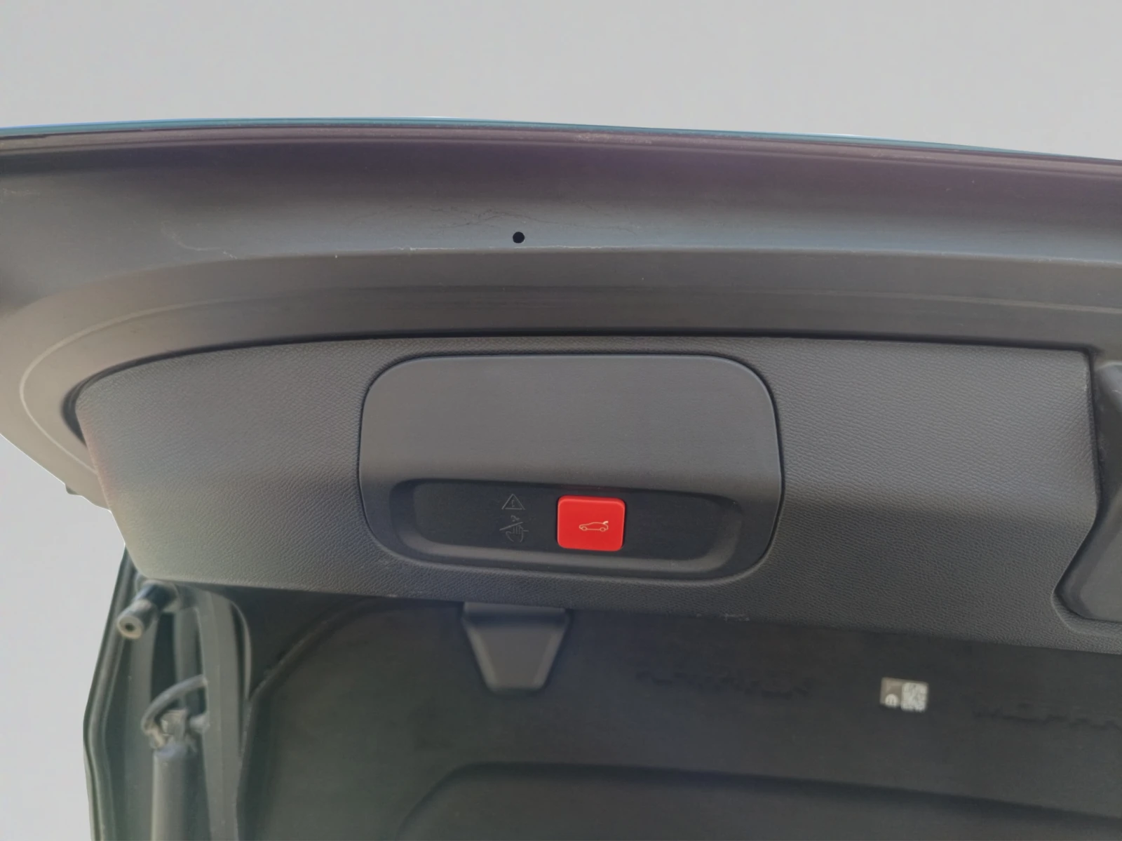 Peugeot 408 GT Plug-in HYBRID, снимка 16 - Автомобили и джипове - 54427771