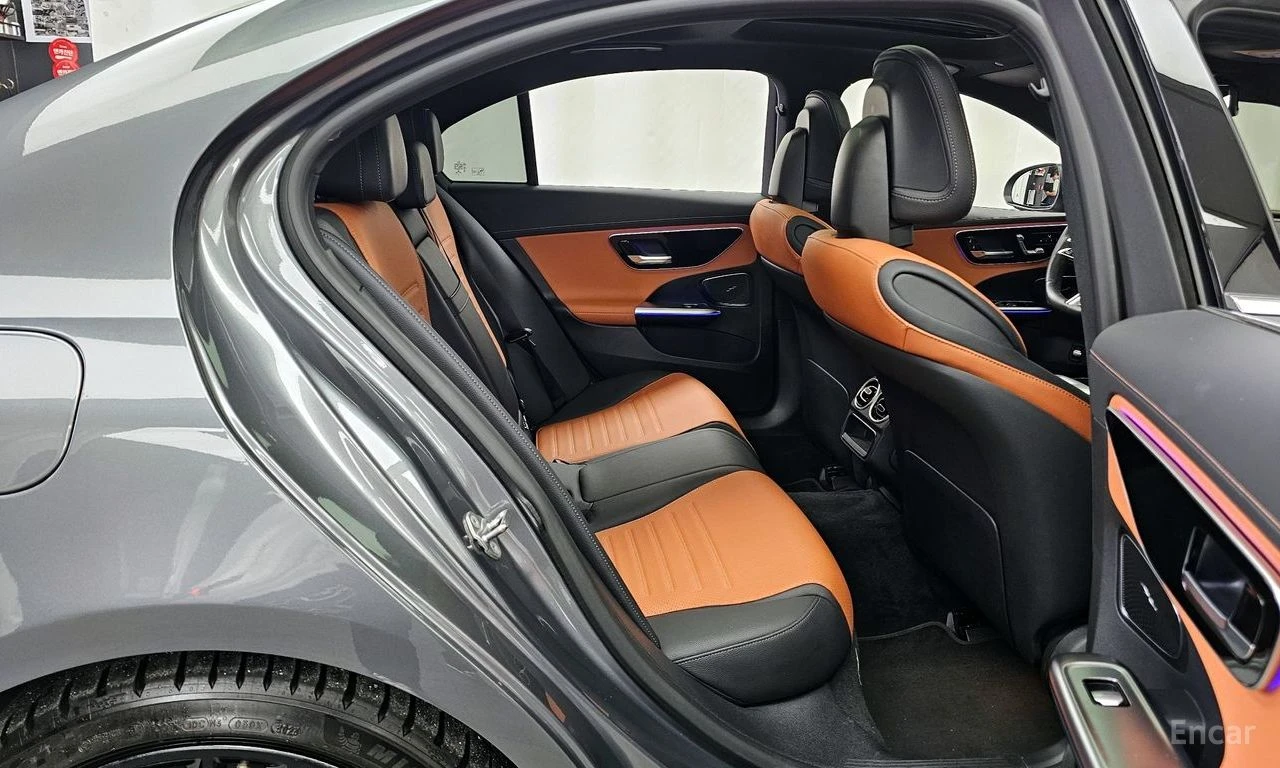 Mercedes-Benz C 300 4MATIC* AMG-LINE* 360CAMERA* DISTRONIC* BURMESTER*, снимка 16 - Автомобили и джипове - 54738852