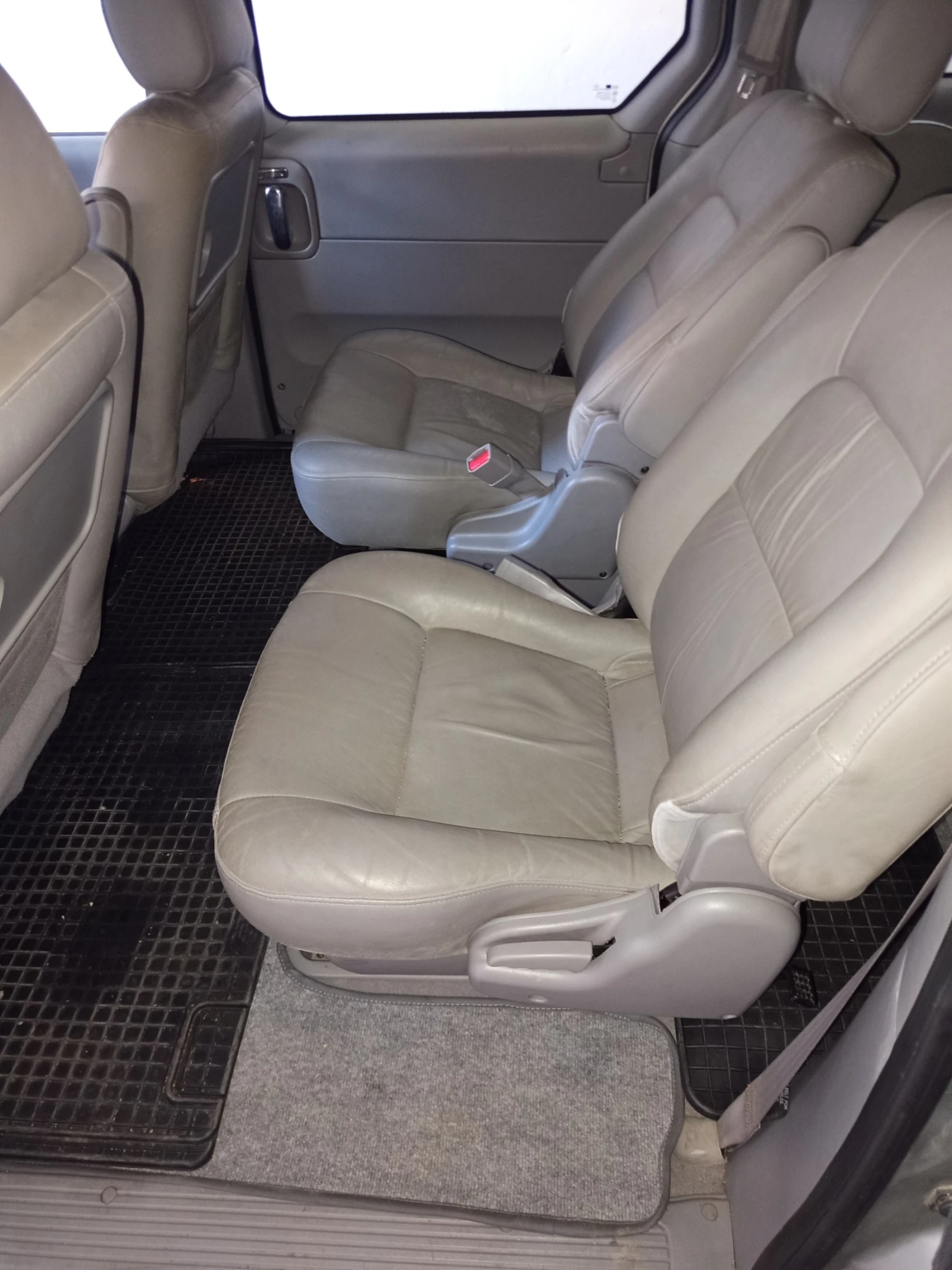 Kia Carnival 2.9 CRDI, снимка 10 - Автомобили и джипове - 55154520