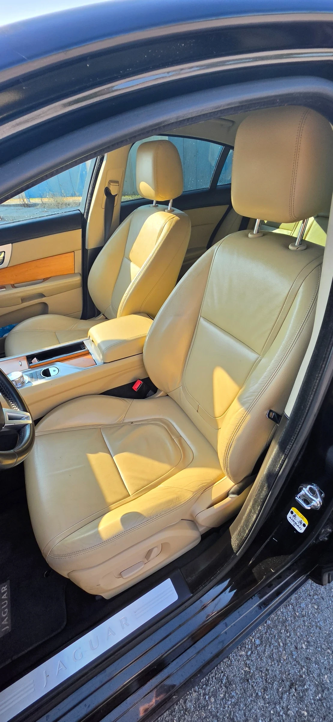 Jaguar Xf 3.0 d s 275hp facelift, снимка 17 - Автомобили и джипове - 55577658