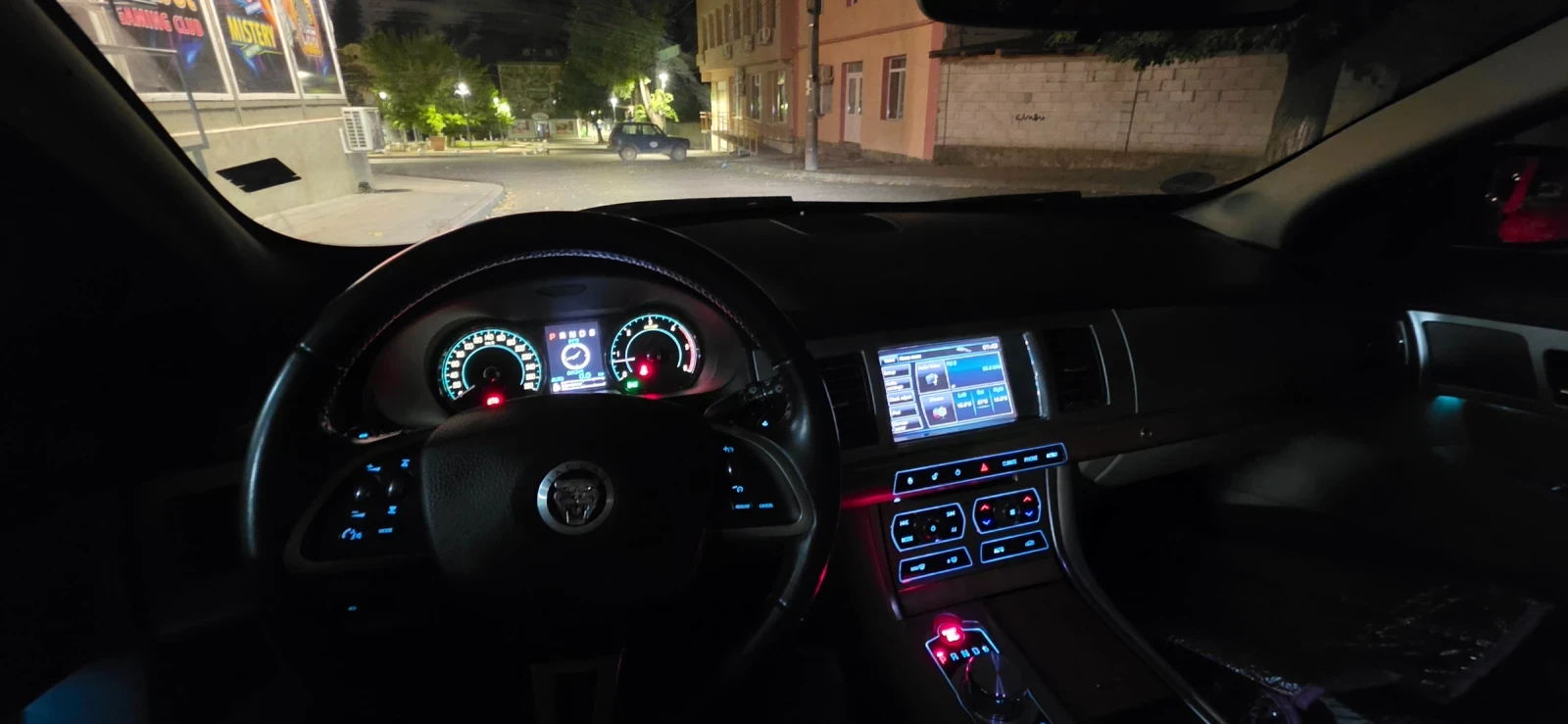 Jaguar Xf 3.0 d s 275hp facelift, снимка 4 - Автомобили и джипове - 55577658