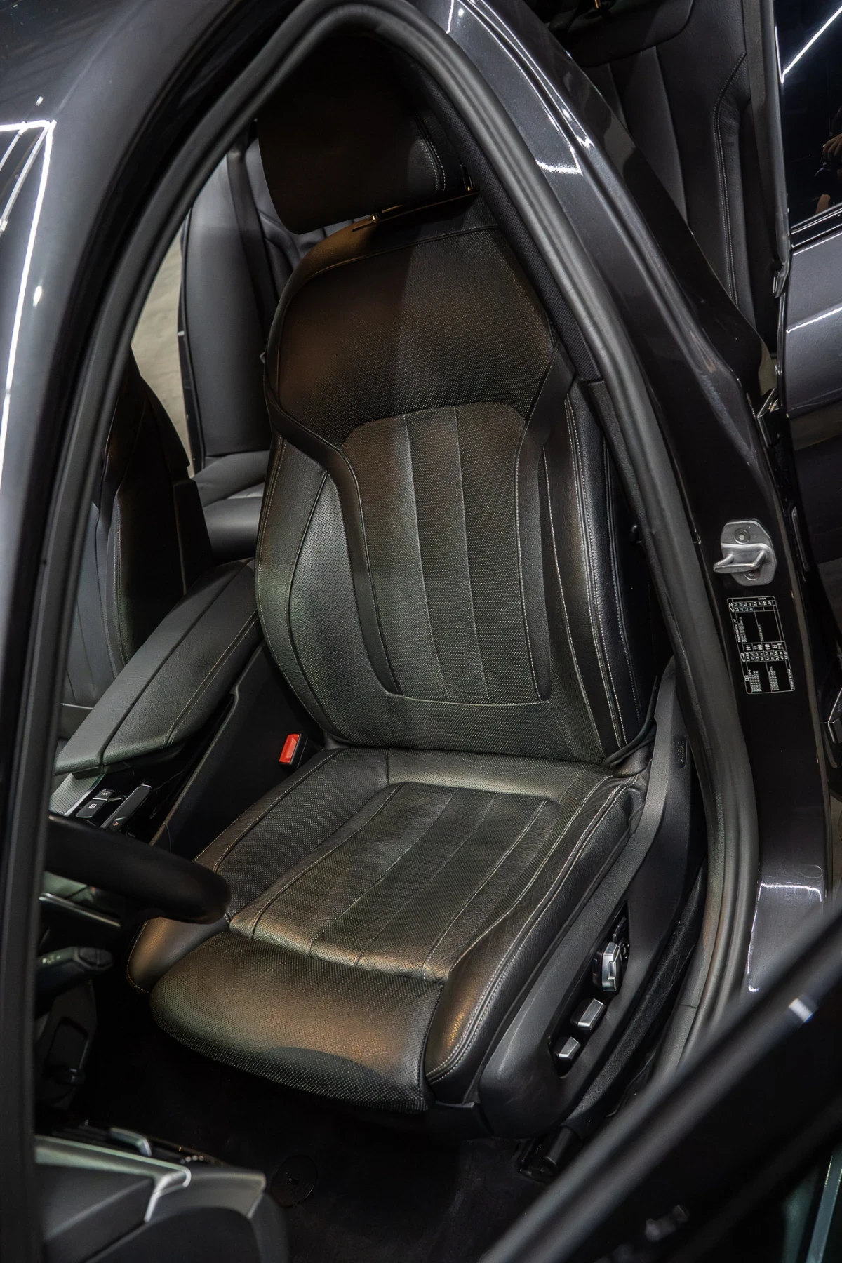 BMW 530 M-PERFORMANCE/ H&K/ MASSAGE/ DISTRONIK/HUD/360/FUL, снимка 12 - Автомобили и джипове - 55657052