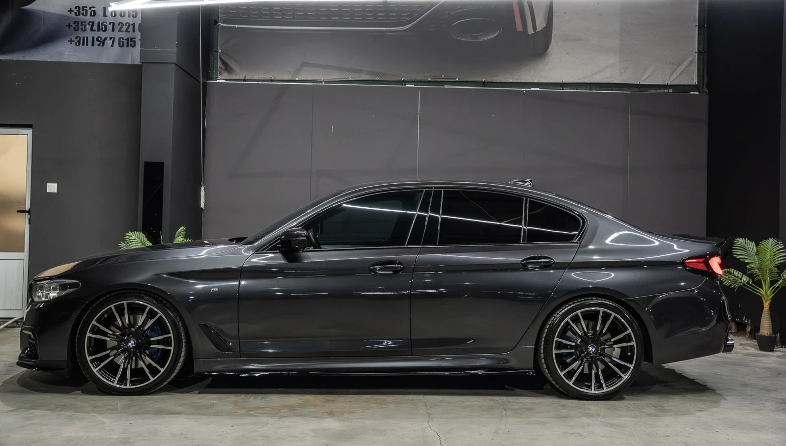 BMW 530 M-PERFORMANCE/ H&K/ MASSAGE/ DISTRONIK/HUD/360/FUL, снимка 7 - Автомобили и джипове - 55657052