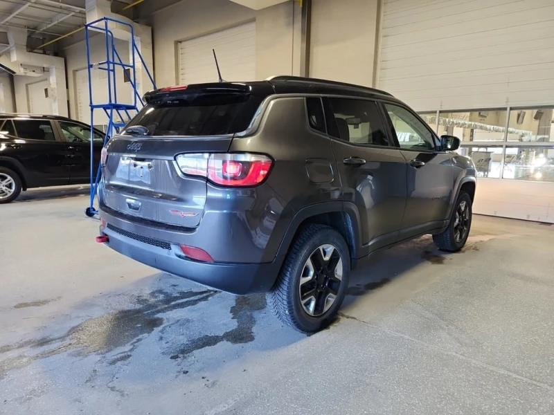 Jeep Compass * TRAILHAWK * CARFAX * ФИНАНСИРАНЕ, снимка 3 - Автомобили и джипове - 52614190