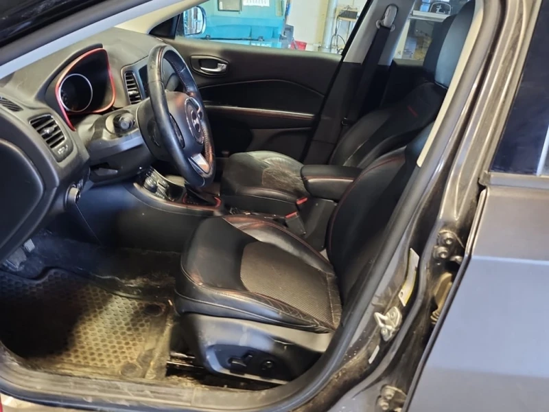 Jeep Compass * TRAILHAWK * CARFAX * ФИНАНСИРАНЕ, снимка 5 - Автомобили и джипове - 52614190