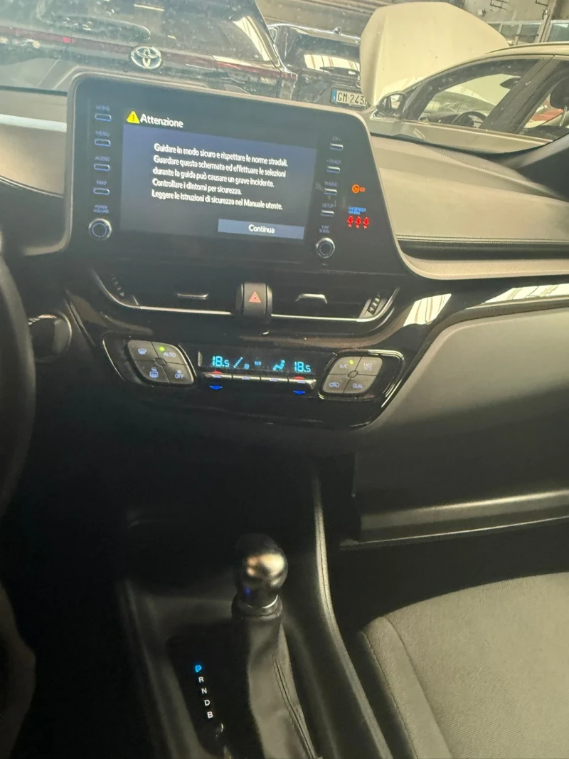 Toyota C-HR (KATO НОВА)^(ХИБРИД), снимка 13 - Автомобили и джипове - 52630317