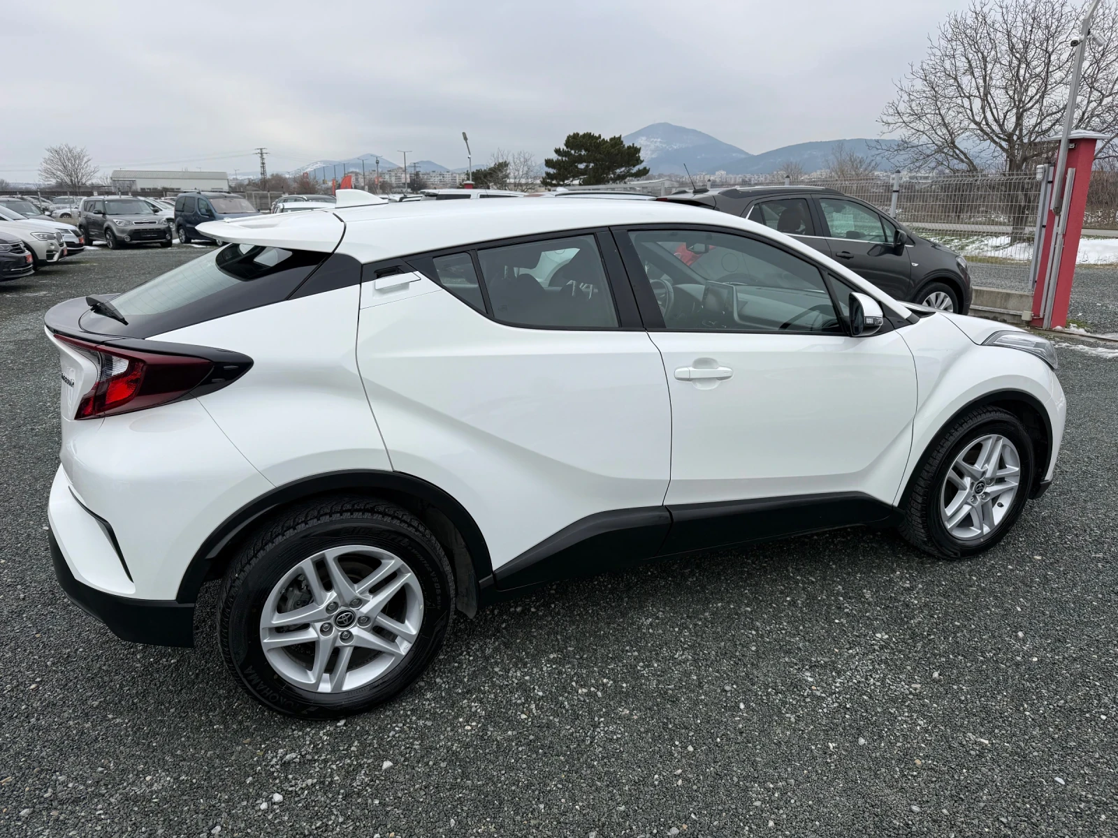 Toyota C-HR (KATO НОВА)^(ХИБРИД) - изображение 5