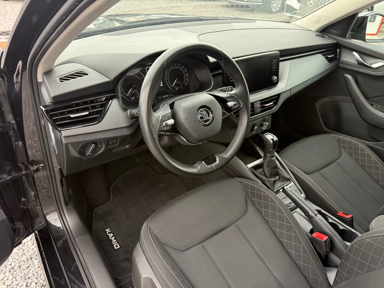 Skoda Kamiq Tour de France | DSG | 1.0 TSI | Camera | Full Led, снимка 9 - Автомобили и джипове - 53906847