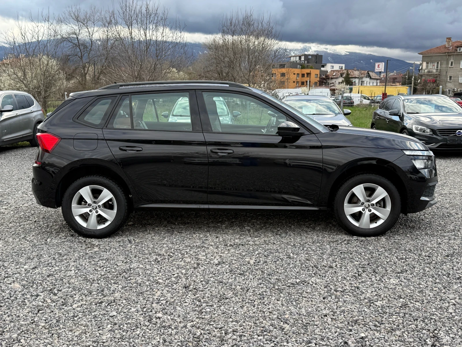 Skoda Kamiq Tour de France | DSG | 1.0 TSI | Camera | Full Led, снимка 4 - Автомобили и джипове - 53906847