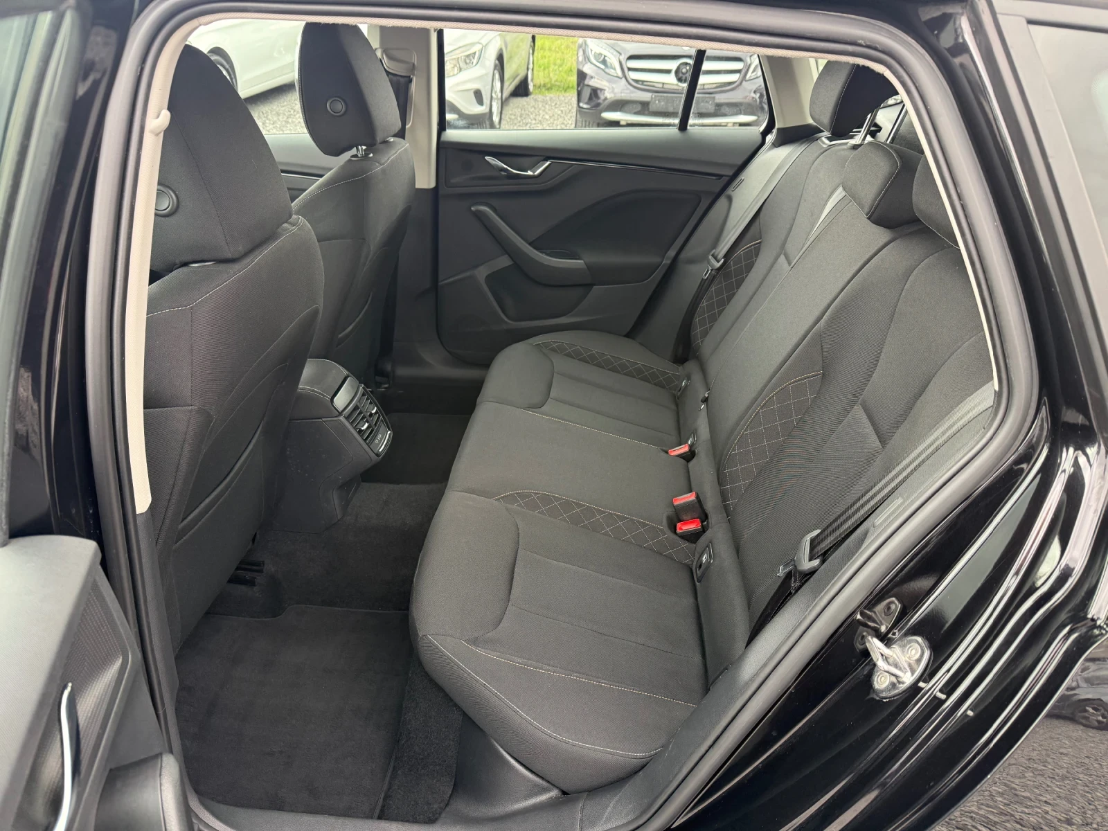 Skoda Kamiq Tour de France | DSG | 1.0 TSI | Camera | Full Led, снимка 13 - Автомобили и джипове - 53906847