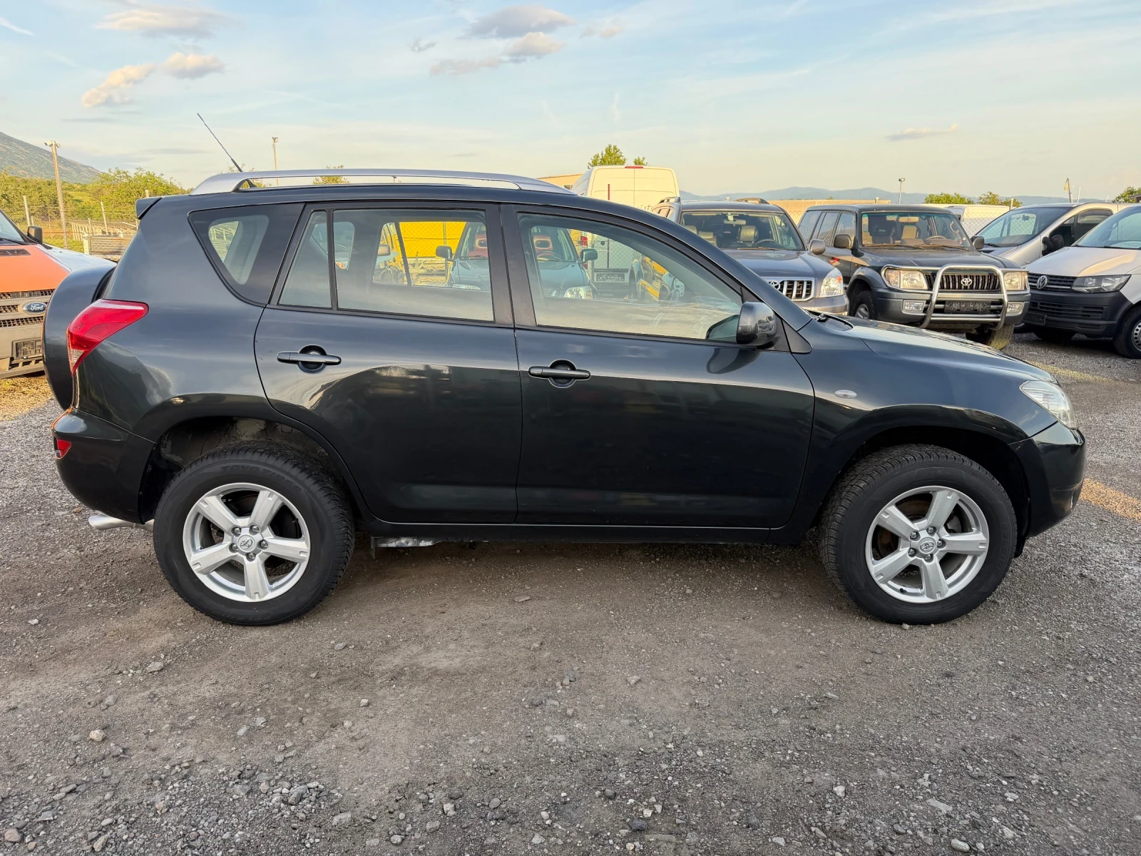 Toyota Rav4 2.0 ГАЗ ИТАЛИЯ, снимка 3 - Автомобили и джипове - 54683648