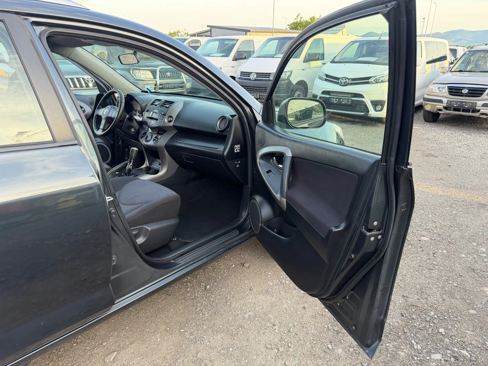 Toyota Rav4 2.0 ГАЗ ИТАЛИЯ, снимка 14 - Автомобили и джипове - 54683648