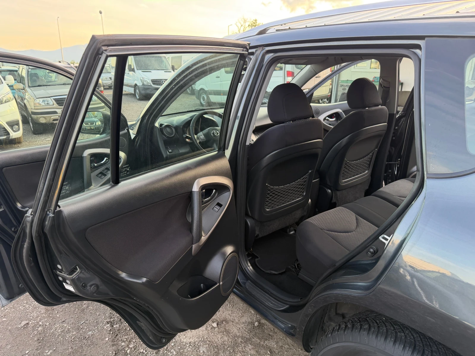 Toyota Rav4 2.0 ГАЗ ИТАЛИЯ, снимка 10 - Автомобили и джипове - 54683648