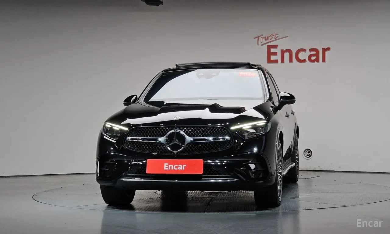Mercedes-Benz GLC 300 COUPE4MATIC/BURMESTER/ОБДУХ/ПАНО/ДИСТРОНИК/360, снимка 2 - Автомобили и джипове - 56131154