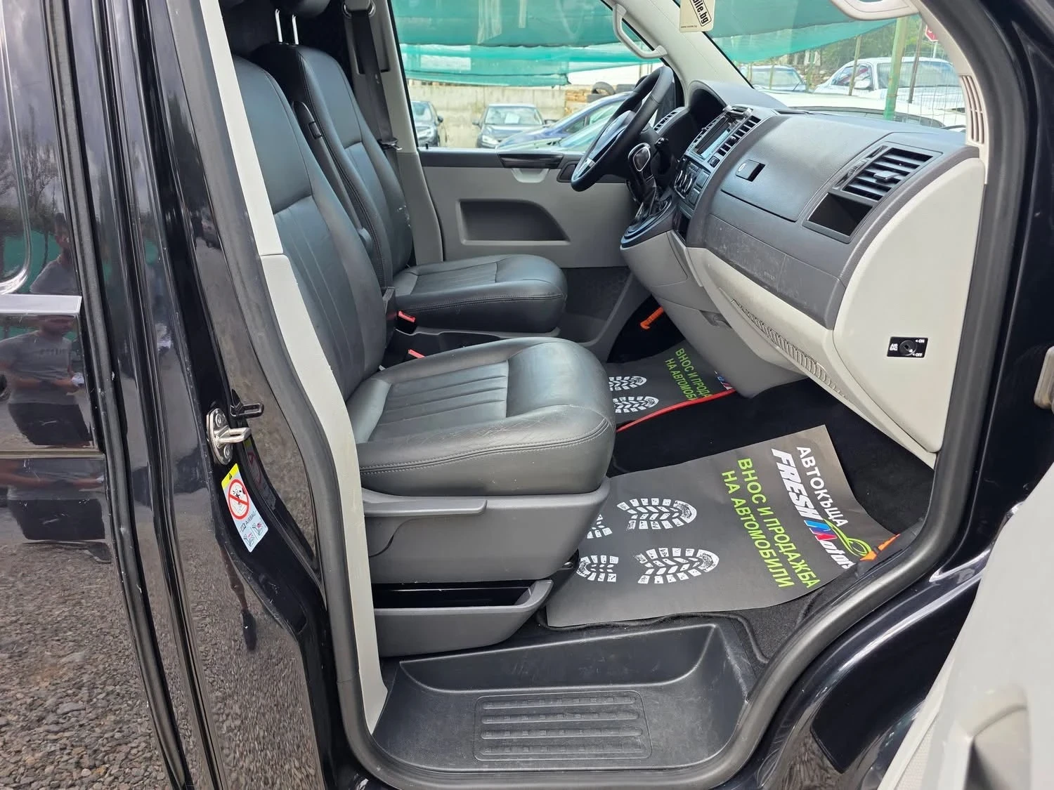 VW Transporter 2.0TDI 180K.C / 4-MOTION / АВТОМАТ / НАВИ /ПОДГРЕВ, снимка 9 - Бусове и автобуси - 56188735