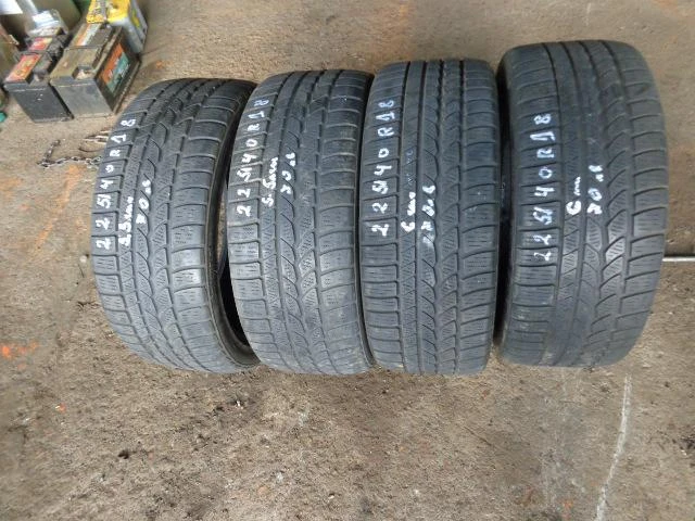 Гуми Зимни 225/40R18, снимка 14 - Гуми и джанти - 20266231