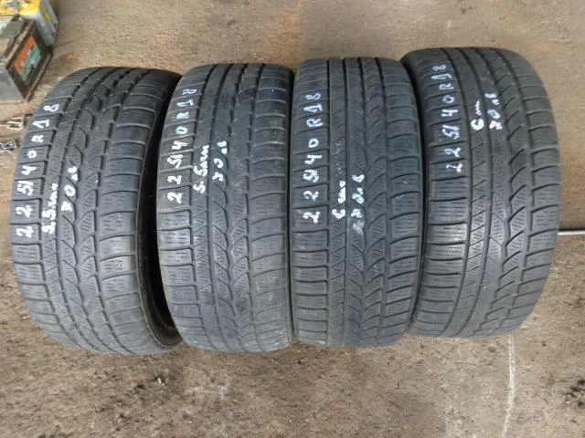 Гуми Зимни 225/40R18, снимка 2 - Гуми и джанти - 20266231