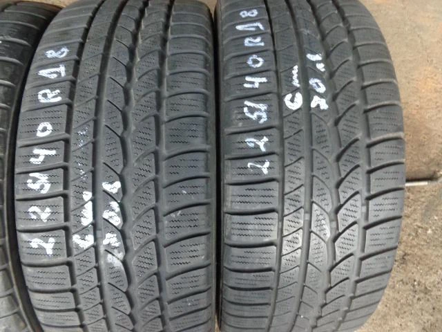 Гуми Зимни 225/40R18, снимка 3 - Гуми и джанти - 20266231