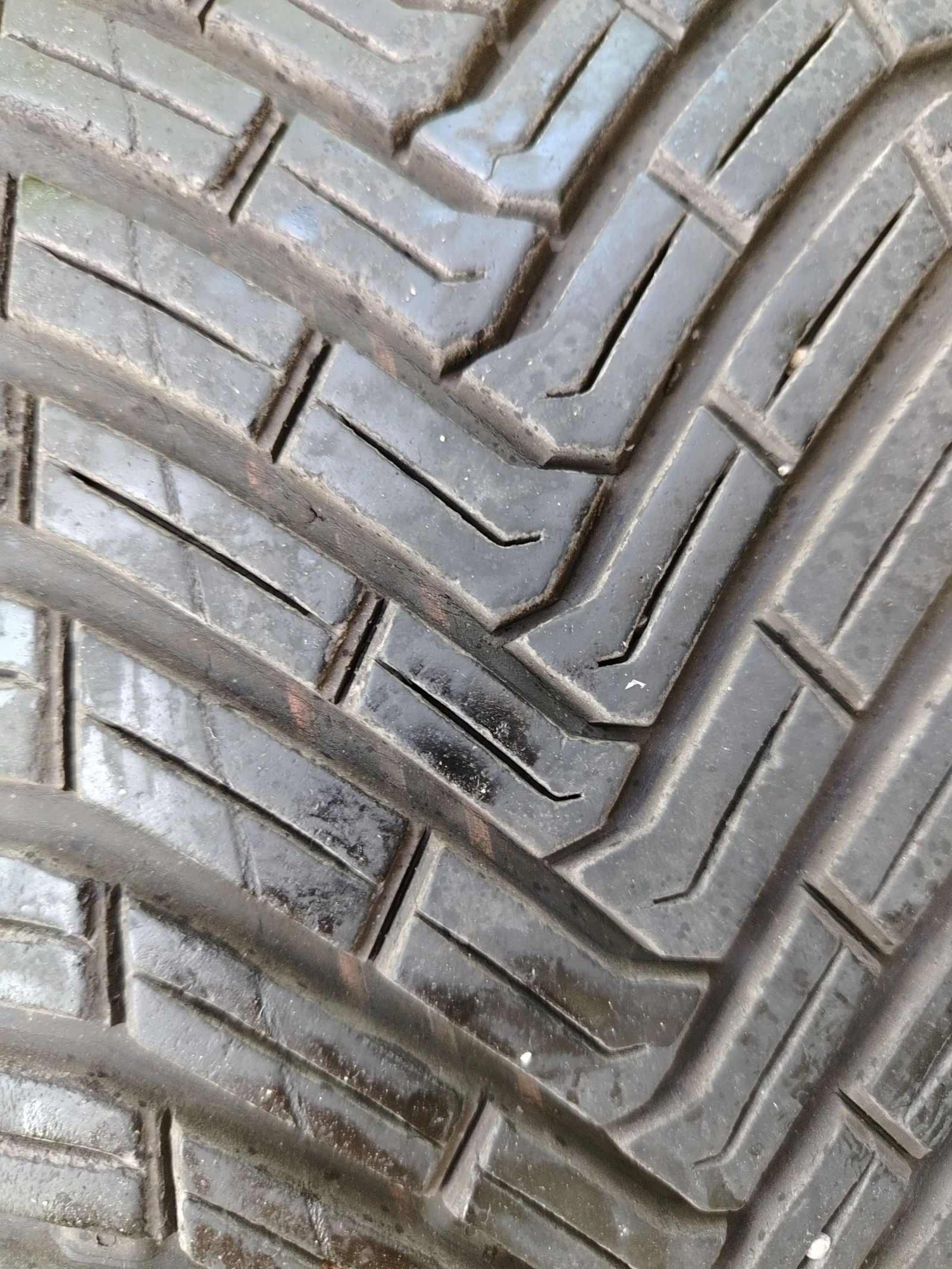 Гуми Всесезонни 215/60R17, снимка 2 - Гуми и джанти - 54572462