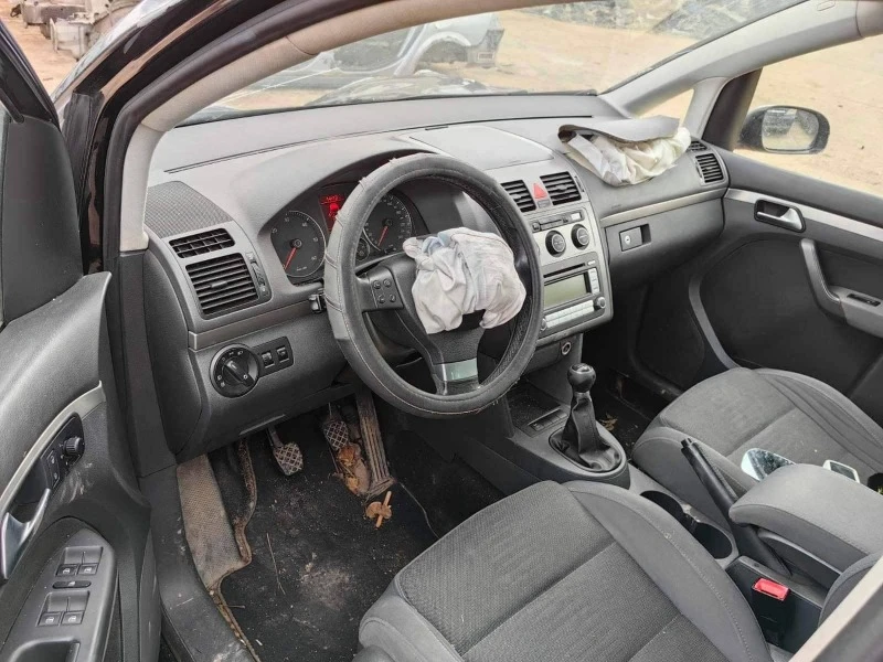 VW Touran 1.9, снимка 5 - Автомобили и джипове - 39831360