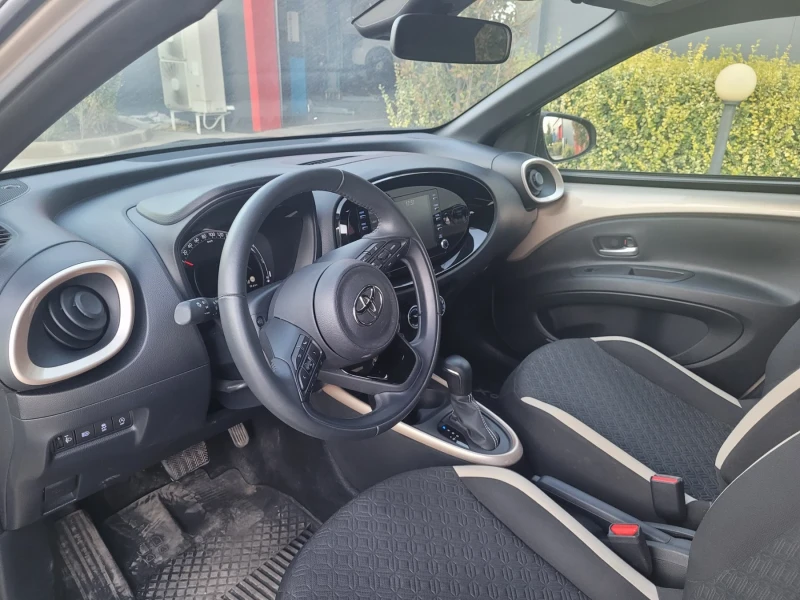 Toyota Aygo X 1.0i, снимка 5 - Автомобили и джипове - 47360935