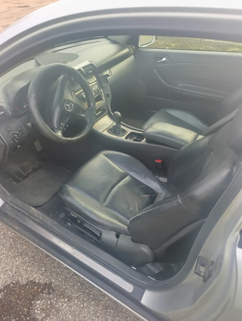 Mercedes-Benz C 220 Coupe, снимка 5 - Автомобили и джипове - 52616514