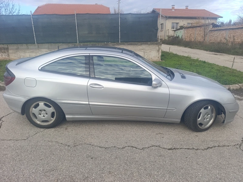 Mercedes-Benz C 220 Coupe, снимка 3 - Автомобили и джипове - 52616514